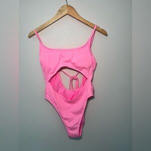 Wild & Fable Bubblegum Pink Ribbed One-Piece with Cutout Detail swimsuit size M